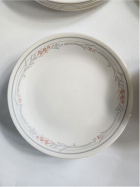 Set of Four Vintage Corelle Tulip Rose Dinnerware Dinner Plates, White Floral